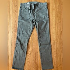 Gap Men’s Skinny Chino/khaki pants in sage green. Size 30x30.